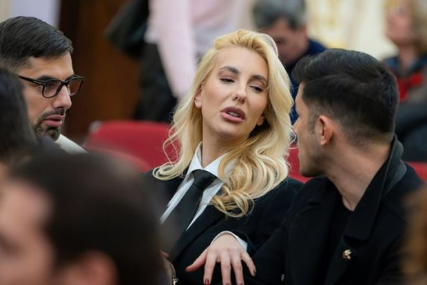 Алек може да му диша прахта Вижте новото гадже на