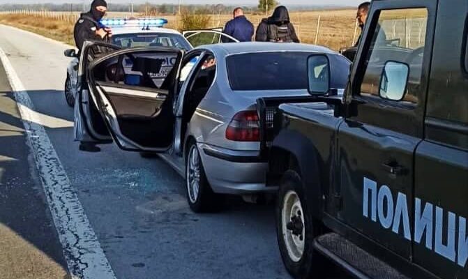 Полицаи отвориха спряла на АМ Хемус кола и се вцепениха от гледката 3 отвориха спряла на АМ Хемус кола и се вцепениха