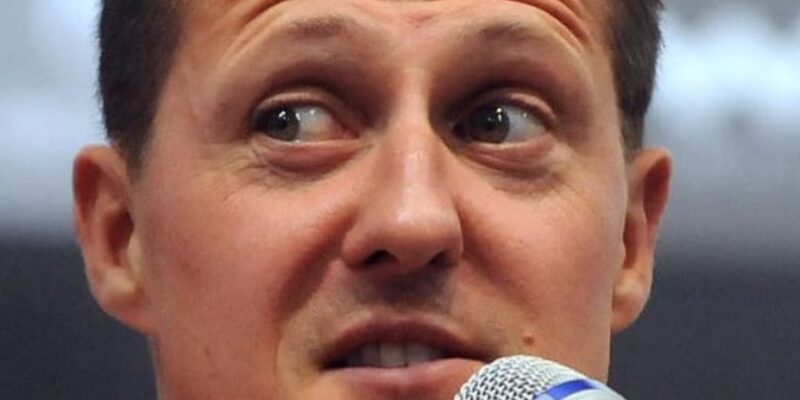 За първи път от десет години Михаел Шумахер се появи публично, ето как изглежда днес 7 първи път от десет години Михаел Шумахер се появи