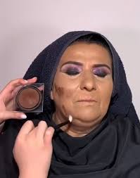 1751272403 204 Няма да я познаете Вижте как една уморена жена от