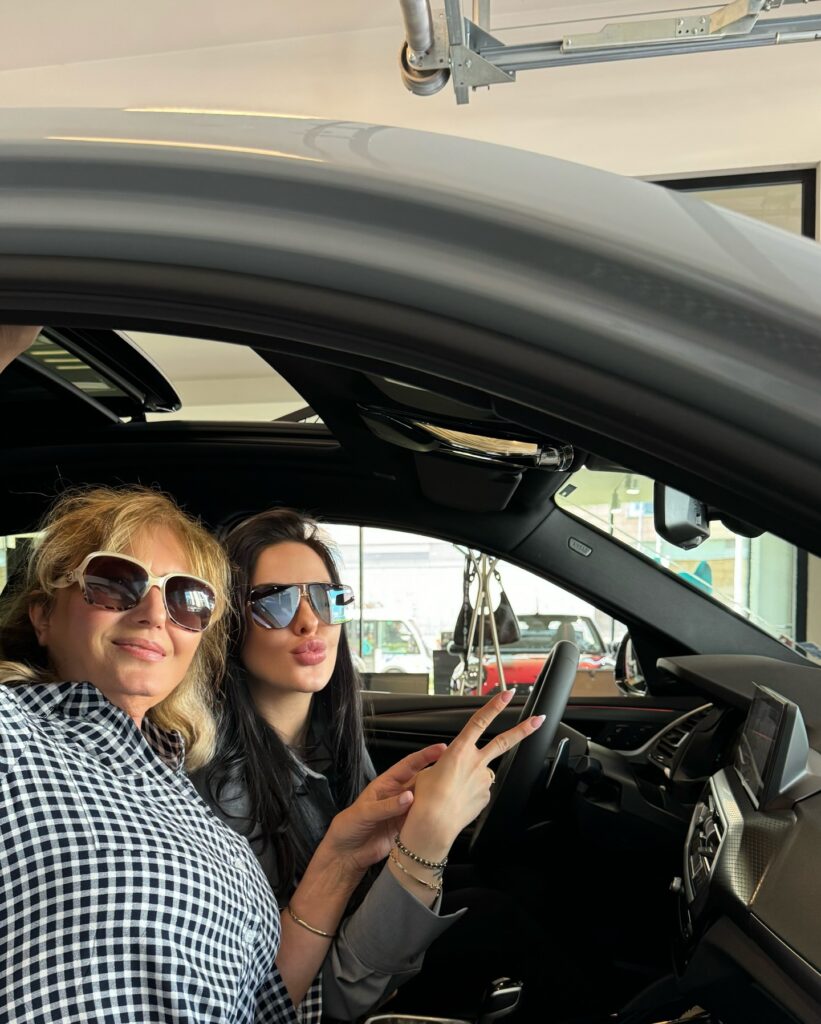 simona zagorova sbra pogledite s voziloto si na moreto –