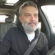 Това е причината която го е принудила сам да сложи