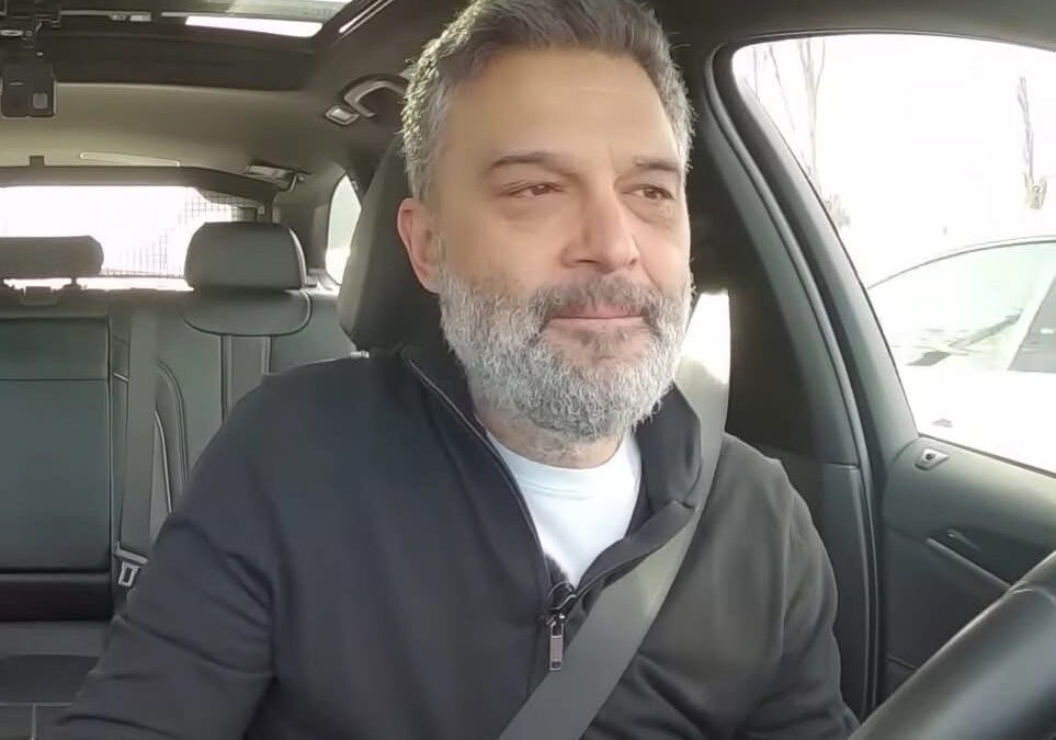 Това е причината която го е принудила сам да сложи