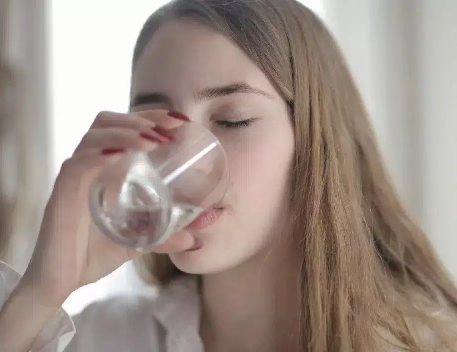 pieneto na topla voda na prazen stomah vodi do…