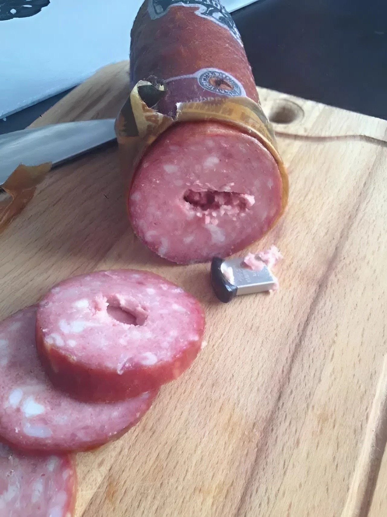 vchera si kupih ot magazina obiknoven kolbas — nishho osobeno