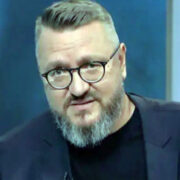 m 5a3b9b8b6c19f6e2eafdf465b2a6010a