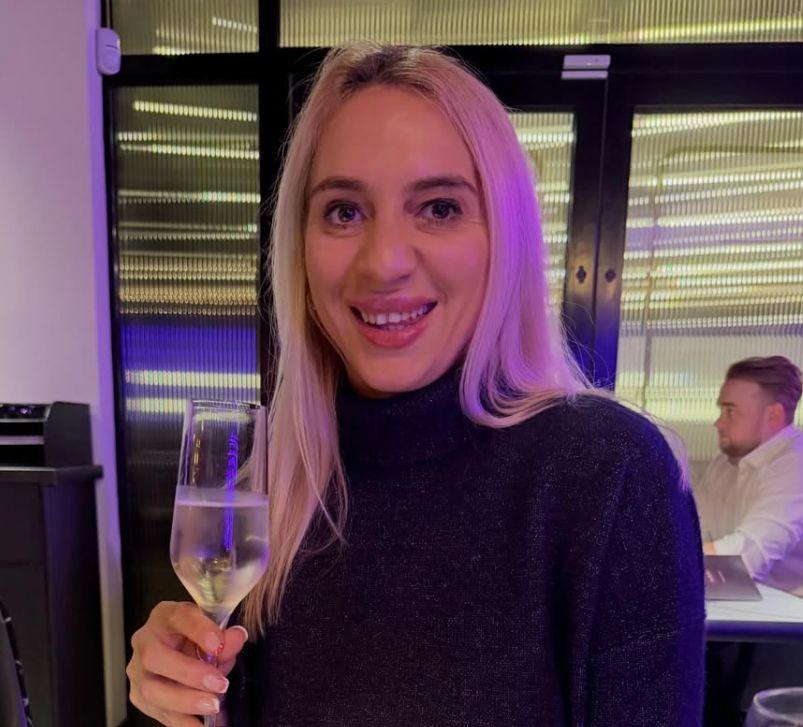 1776414536 603 sestrata na triznachkite vyara i nadezhda legna pod nozha samo