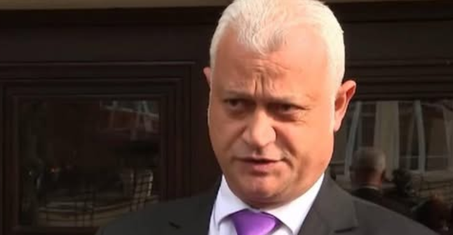 emil dechev se poyavi izvnredno i sobshhi loshi novini