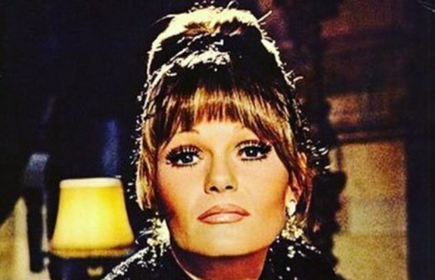 izvnredno vnezapno pochina golyama aktrisa