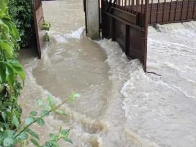 Адска буря току що, улиците се превърнаха в реки във 22 adska burya toku shho uliczite se prevrnaha v reki vv