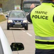 КАТ спира колата от движение, ако в багажника нямате… 23 kat spira kolata ot dvizhenie ako v bagazhnika nyamate…