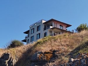 Вижте изоставената къща за 1 милион на Максим Стависки в Царево (Снимки) 7 1784124768 795 vizhte izostavenata kshha za 1 milion na maksim staviski v