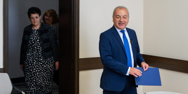shhe osvozhdavat ot dlzhnost vsichki pensioneri koito